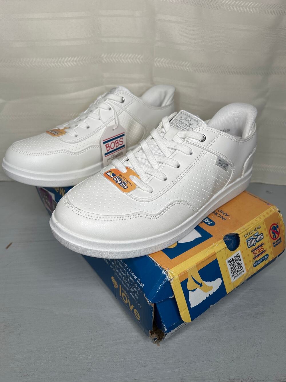 Skechers Bobs D'Vine So Hooked Slip-Ins Walking Shoes White Womens Size 11